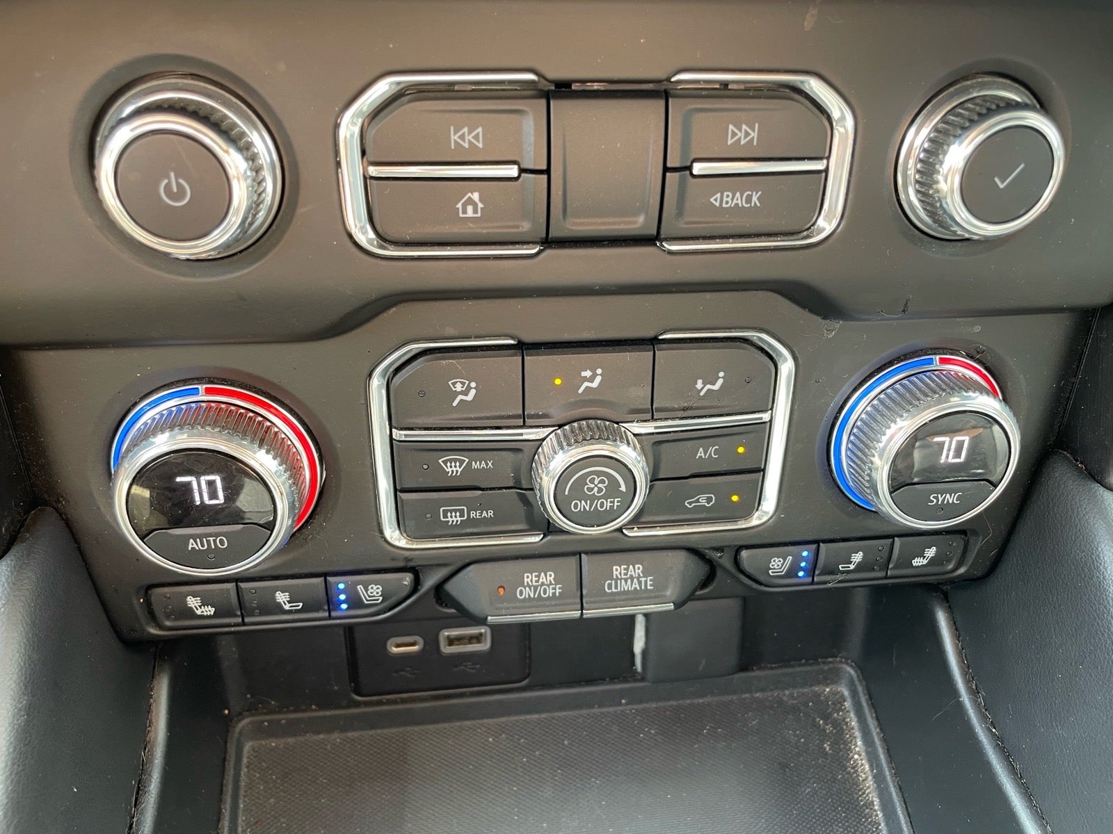 2022 GMC Yukon XL AT4