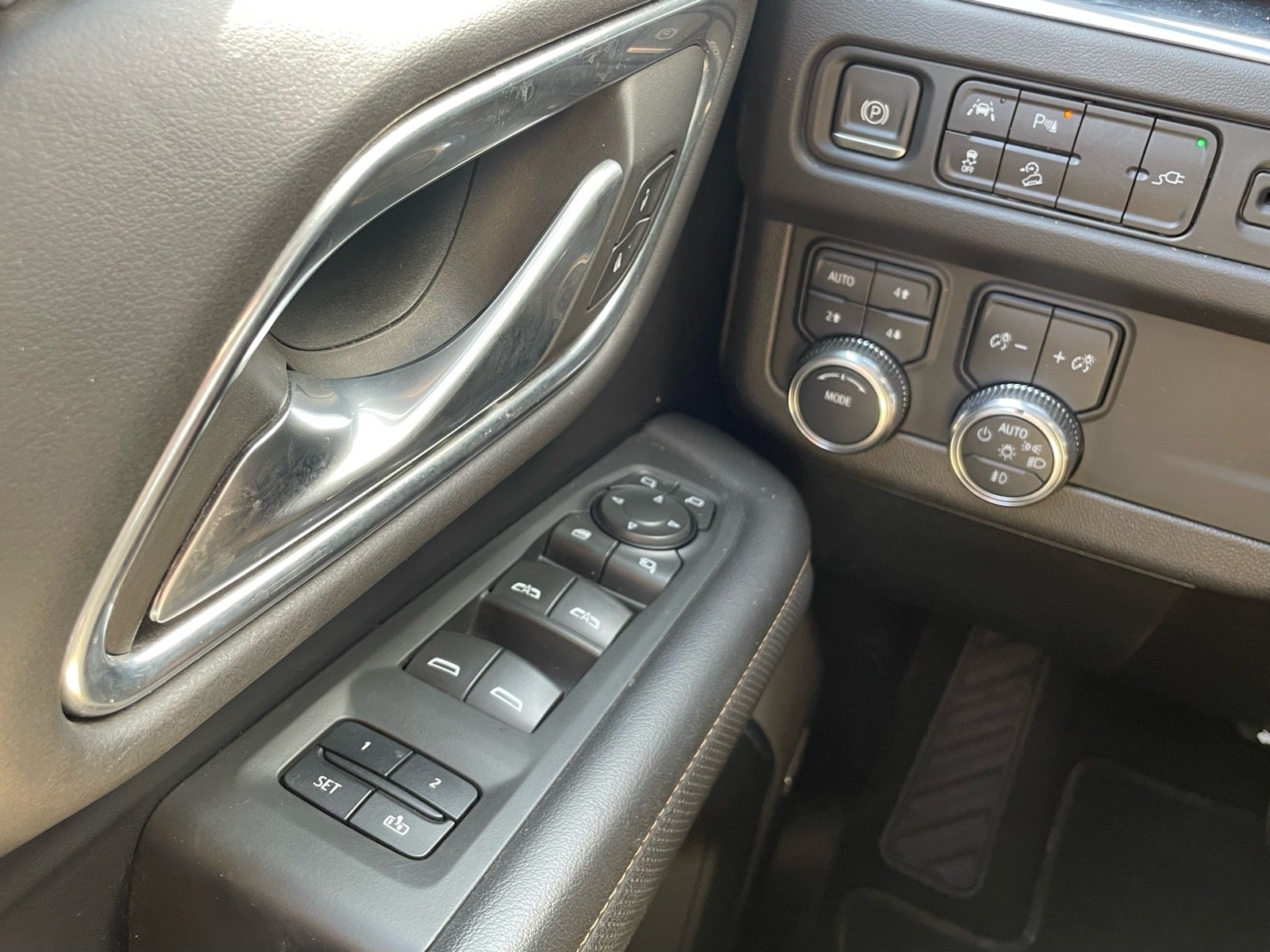 2022 GMC Yukon XL AT4