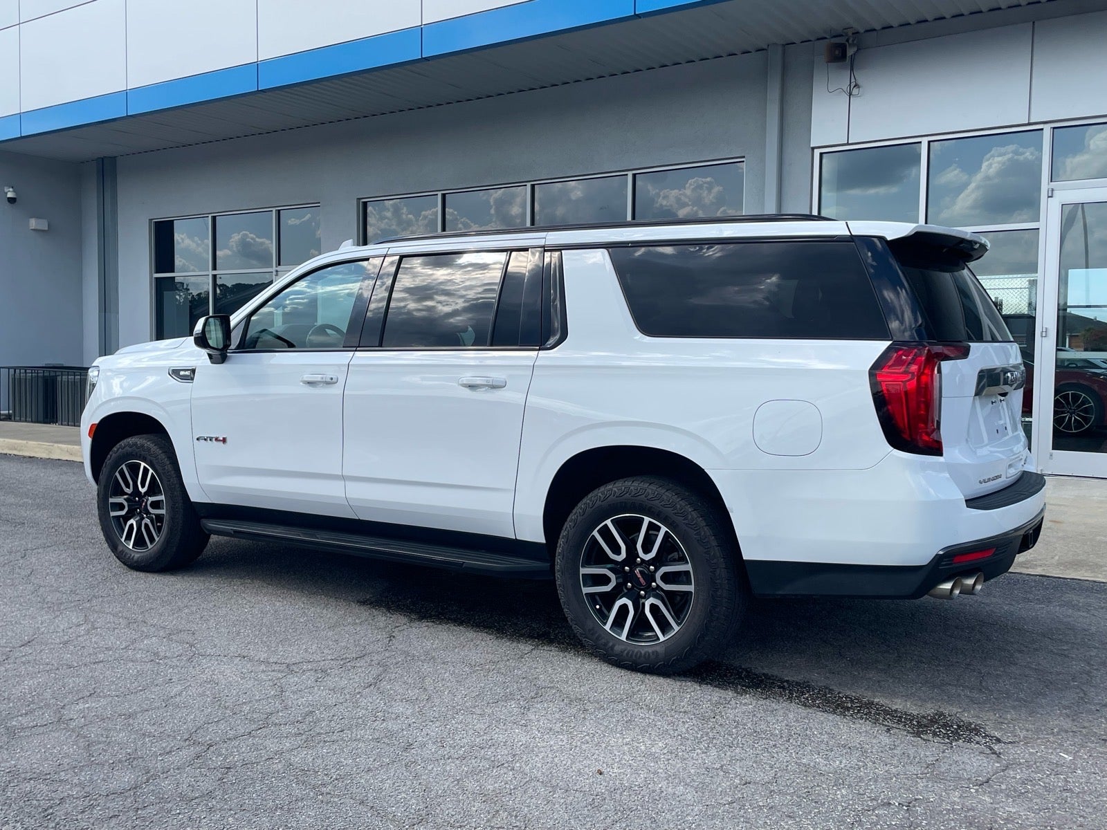 2022 GMC Yukon XL AT4