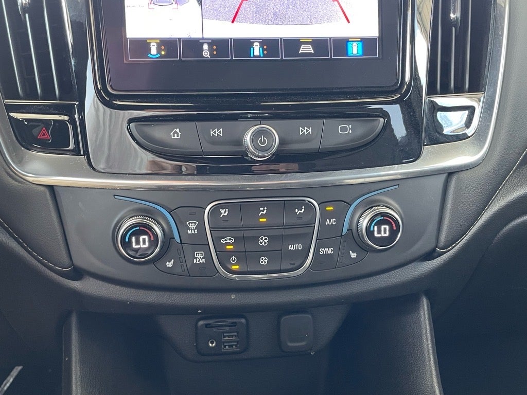 2022 Chevrolet Traverse LT Leather