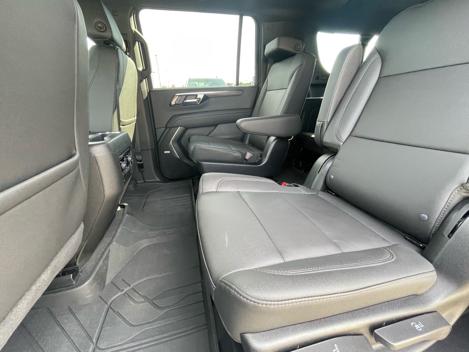 2025 Chevrolet Suburban LT