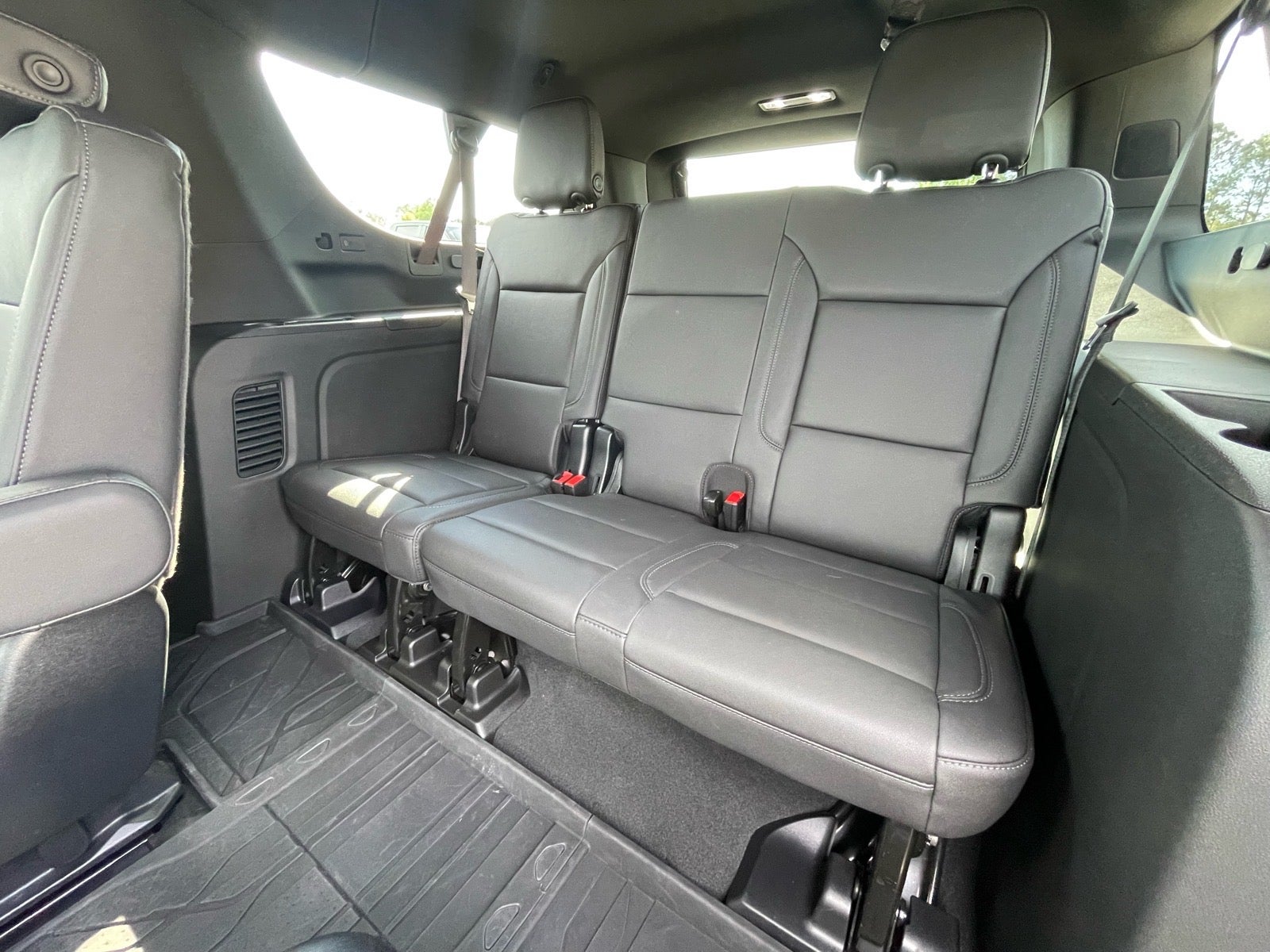 2025 Chevrolet Suburban LT