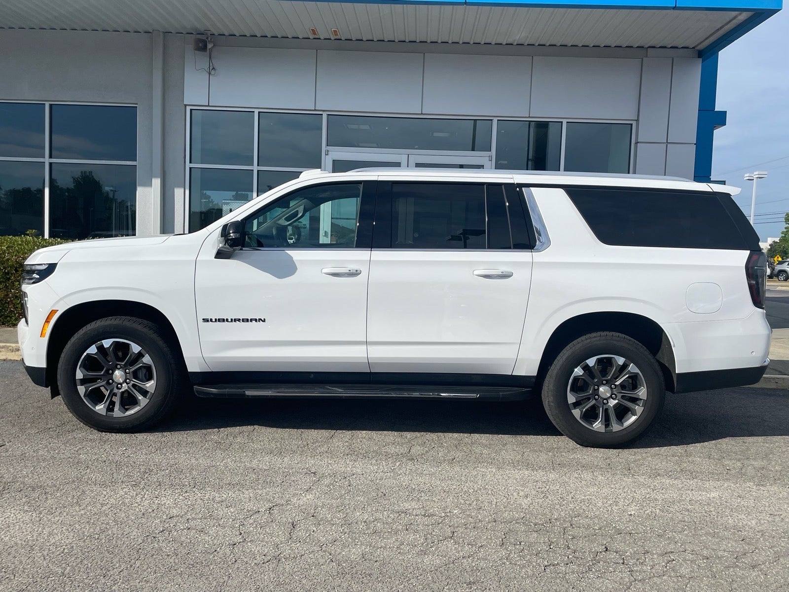 2025 Chevrolet Suburban LT
