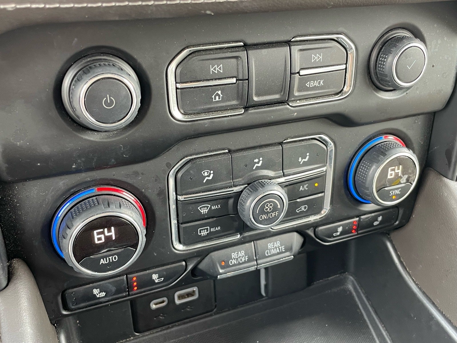 2022 Chevrolet Suburban LT